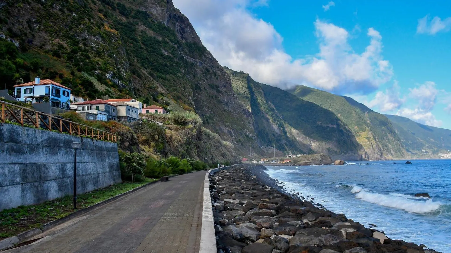 Prázdninový dům Bluehouse Paradise Right By The Sea São Vicente