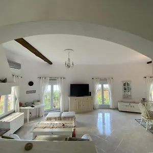 Ocean Garden, 4 Units By The Ocean Apartmán